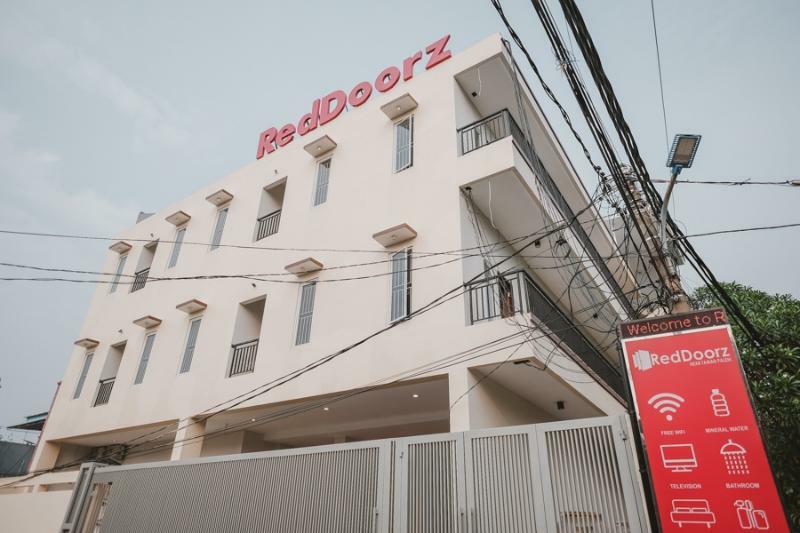 Reddoorz Near Taman Palem Hotel Jakarta Exterior foto
