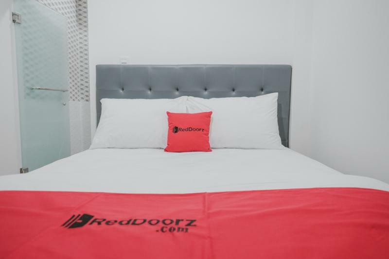 Reddoorz Near Taman Palem Hotel Jakarta Exterior foto